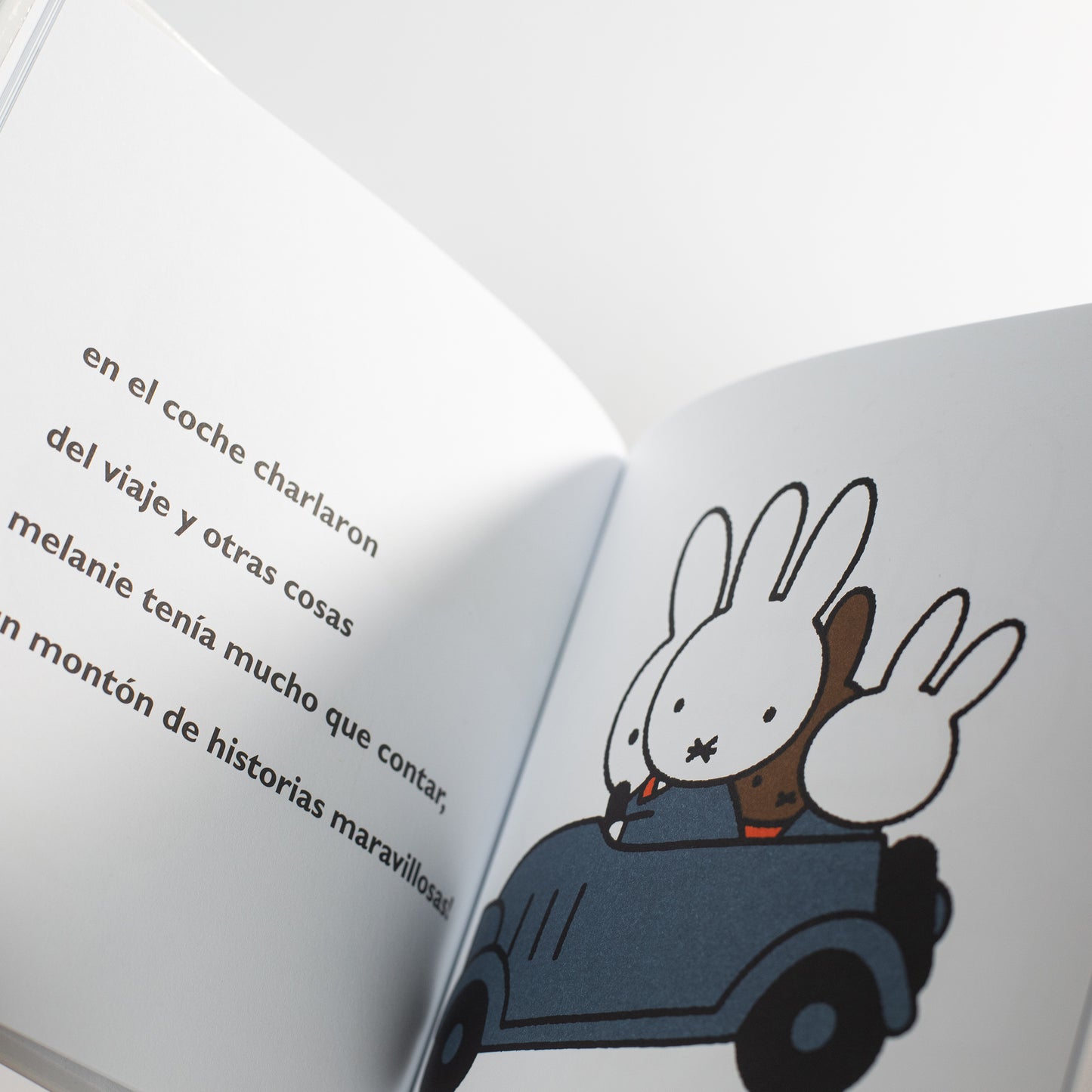 Miffy y Melanie . Dick Bruna