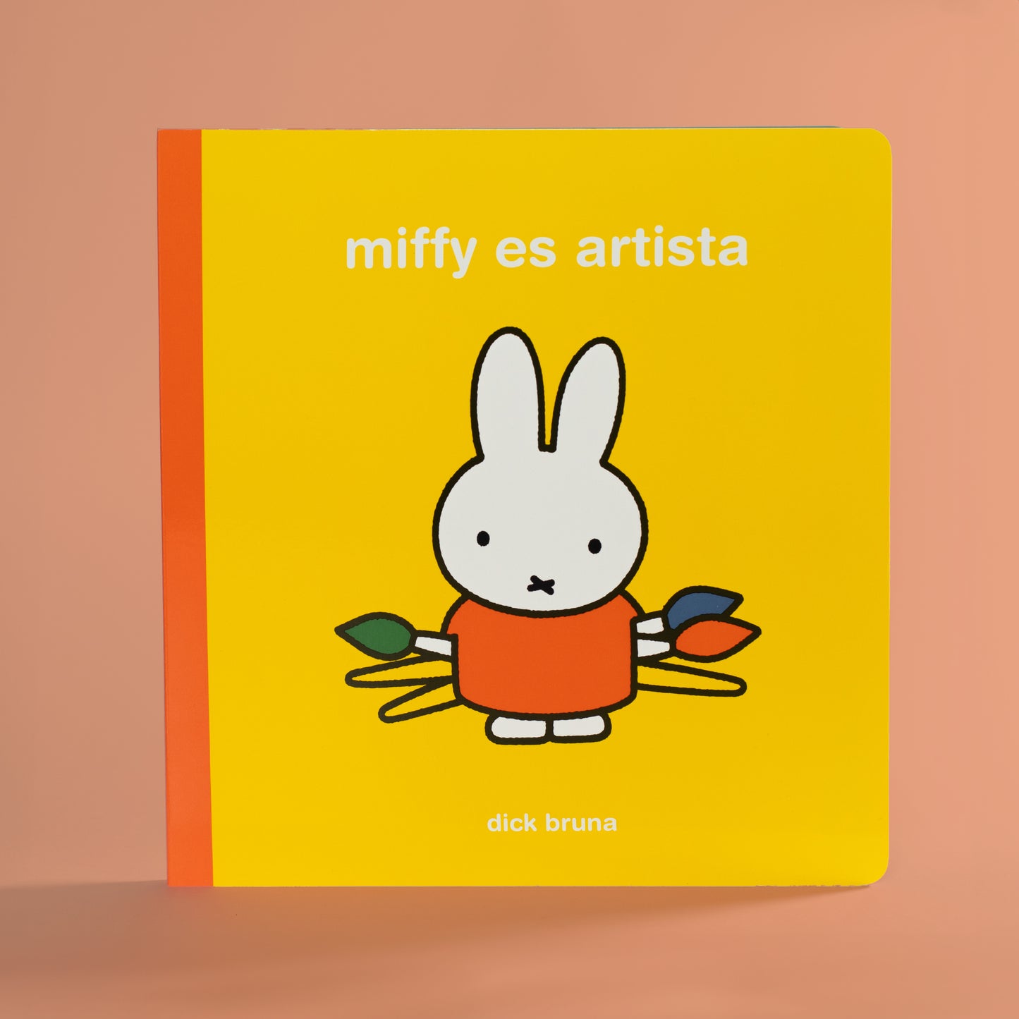 Miffy es artista . Dick Bruna