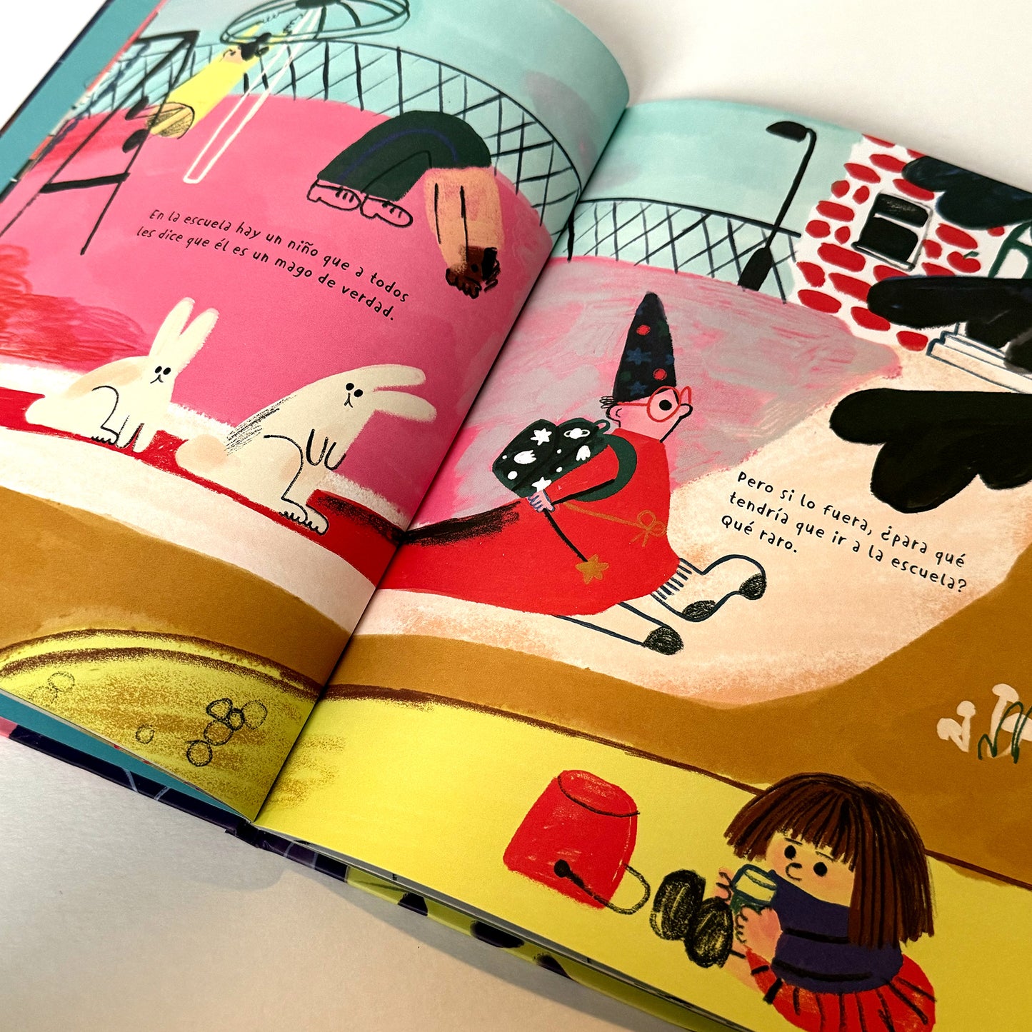 Qué rara es la gente . Victor D. O. Santos y Catarina Sobral